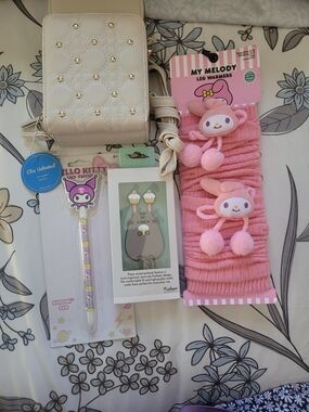 Cute Cream Quilted Crossbody Bag And Pen, Hearbuds